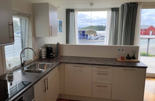 Strand Municipality Wohnung | Flott Leilighet Midt i Havna på Jørpeland! 12min fra Preikestolen Parkeringen