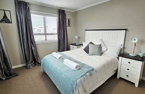 Taradale Haus | Osier Oasis, walk to Mission & Wineries!