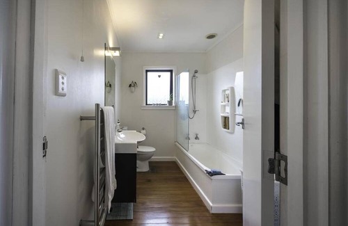 Taradale Haus | Osier Oasis, walk to Mission & Wineries!