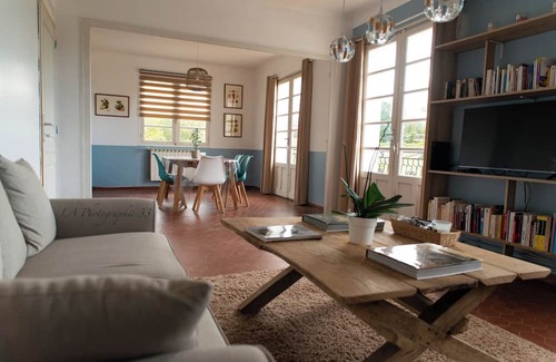Domezain-Berraute Wohnung | Grand Appartement de Standing, au 1er Étage D'une Maison Basque Avec Piscine