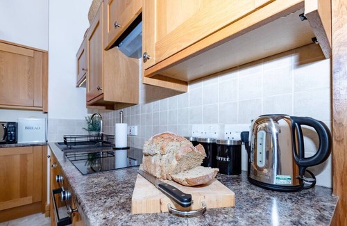 Loxton Haus | Pass the Keys | Somerset Two Bedroom South Hill Cottage