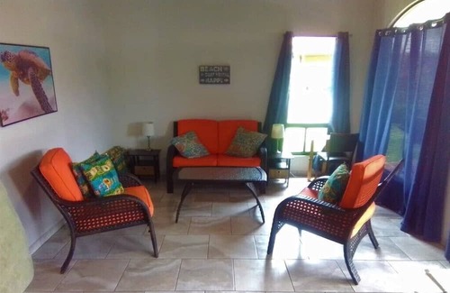 Garabito Haus | Poco Cielo Bungalow with Pool in Safe and Friendly Neighborhood