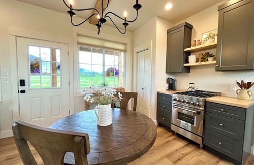 Columbia Falls Hütte | NEW! Kindal Kottage-Columbia Falls MT-20 min to Glacier Natl Park & Whitefish!