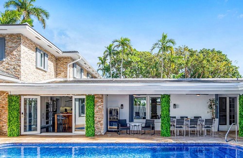 Harbor Beach Haus | Private Neighborhood Heated Pool Walk To Beach Lush Surroundings Harbor Key