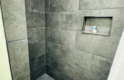 Birch Run Township Kabine | Unit 5 Secluded Woodsy Cabin Retreat with Modern Comforts Near Frankenmuth