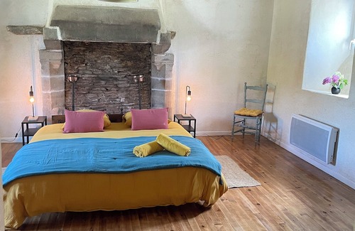 Lanneanou Haus | Manoir 16 ème Siècle Rénové, 6 Couchages Terrain de Tennis et Étang Privatif