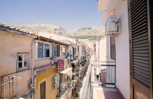 Monreale Wohnung | Apartment in Monreale with 0 bedrooms sleeps 2