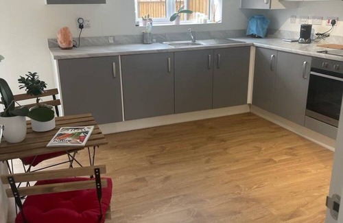 Walsall Haus | New Large House with Garden in Walsall