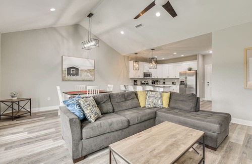 Dothan Haus | Spacious Dothan Home ~ 4 Mi to Downtown!