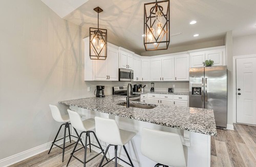 Dothan Haus | Spacious Dothan Home ~ 4 Mi to Downtown!