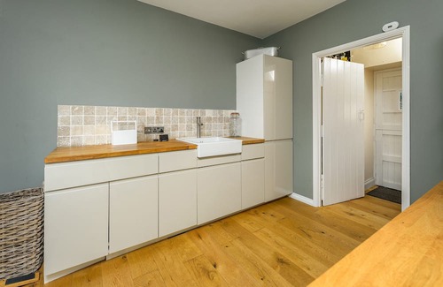 Belford Hütte | Rosemary Cottage - a cottage that sleeps 8 guests in 4 bedrooms