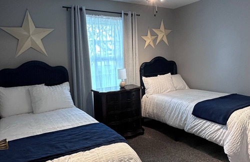 Owosso Wohnung | The Middleton - a 6 bed, 3 acre, classy home just minutes from town.