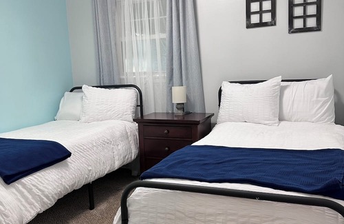 Owosso Wohnung | The Middleton - a 6 bed, 3 acre, classy home just minutes from town.