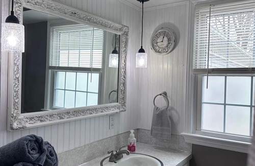 Owosso Wohnung | The Middleton - a 6 bed, 3 acre, classy home just minutes from town.