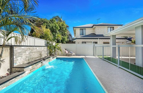 Rivervale Haus | Modern Oasis w/ Private Pool near Airport & Optus