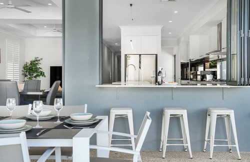 Rivervale Haus | Modern Oasis w/ Private Pool near Airport & Optus