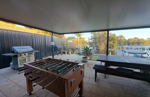 Ballajura Haus | Paradise on the Lake - King Room