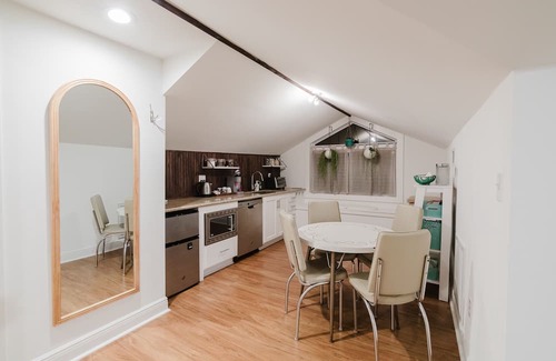 Covington Wohnung | Lovely Loft Apartment right in the middle of downtown Covington, Louisiana!