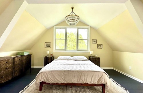 Woodstock Hütte | Woodstock Carriage House, Walk-to-town, Full Summer or Summer/Fall