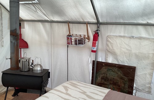 Turtletown Wohnmobilvermietung | Cozy tent with all conveniences of home