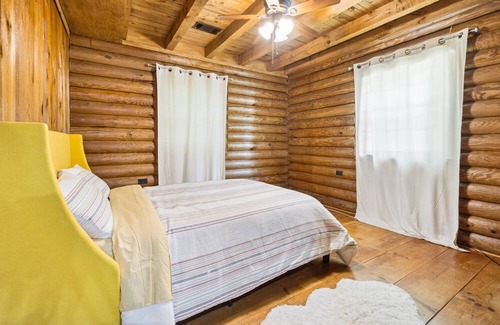 Fleming Kabine | Charming dog-friendly cabin w/ amazing lake views near Savannah