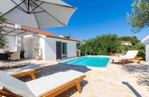 Dracevica Haus | Serene Retreat with private Pool on Brac Island