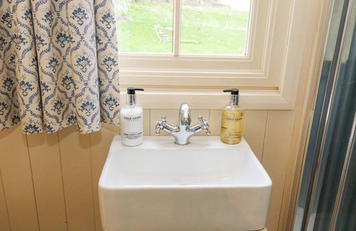 Hollow Meadows Hütte | THE SHEPHERD'S HUT, romantic, with a garden in Stocksbridge