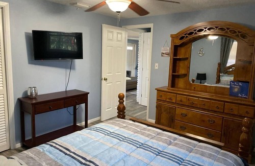 Lakewood Villas Haus | Minutes to Downtown & Beaches, Fully stocked with everything you could need!