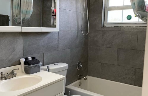 Lakewood Villas Haus | Minutes to Downtown & Beaches, Fully stocked with everything you could need!