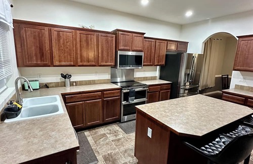 Spanaway Haus | Mid-Side house located in Spanaway perfect home away from home!