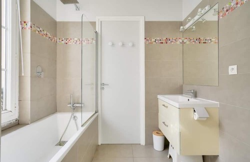 Montmartre Haus | Vrbo Property
