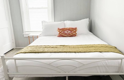 Piqua Wohnung | Stylish 2-Bedroom duplex in prime location!