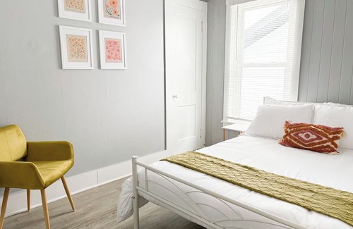 Piqua Wohnung | Stylish 2-Bedroom duplex in prime location!