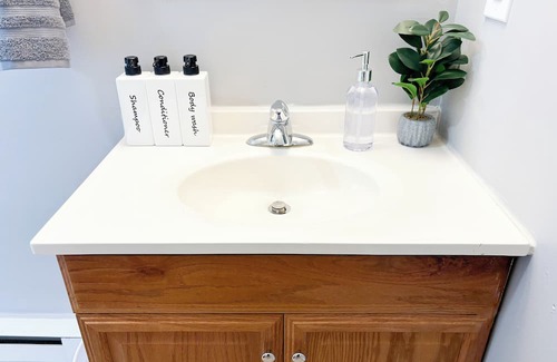 Piqua Wohnung | Stylish 2-Bedroom duplex in prime location!