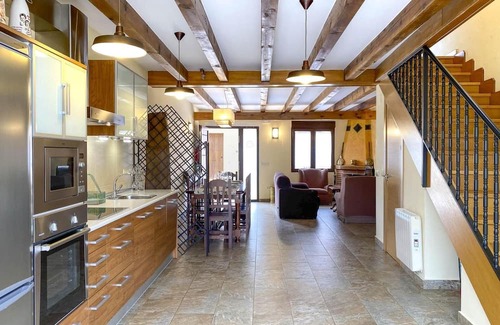 Langa de Duero Haus | Country House 'Gañán' with Mountain View, Private Garden and Wi-Fi