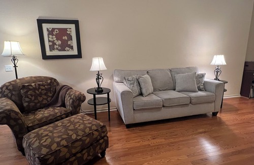 Milan Wohnung | Spacious, Vibrant Downtown Milan Mich Apartment-Between Ann Arbor and Detroit
