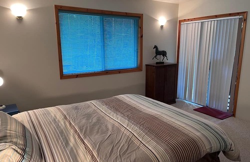 Eagle Creek Haus | Eagle Point Cabin at Ruth Lake Pet Friendly