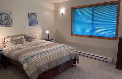 Eagle Creek Haus | Eagle Point Cabin at Ruth Lake Pet Friendly