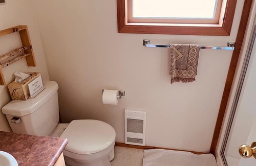 Eagle Creek Haus | Eagle Point Cabin at Ruth Lake Pet Friendly