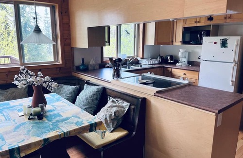 Eagle Creek Haus | Eagle Point Cabin at Ruth Lake Pet Friendly