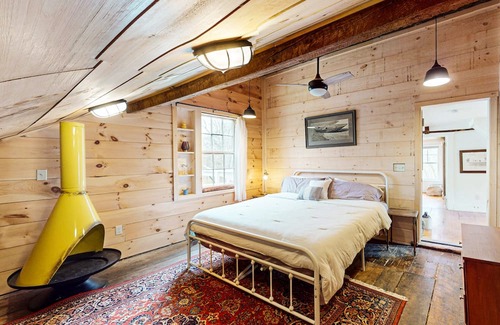 South Bristol Haus | Rustic Cabin with Serene Family-Friendly Amenities