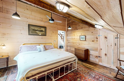 South Bristol Haus | Rustic Cabin with Serene Family-Friendly Amenities