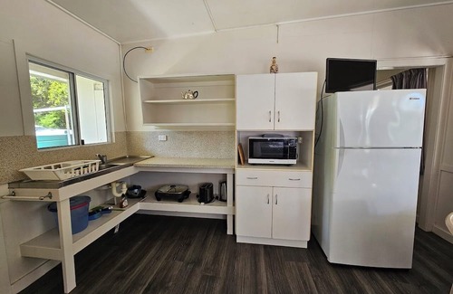 Cape Gloucester Haus | UNIT 3 SUNSET BEACH BUNGALOWS, CAPE GLOUCESTER, ABSOLUTE BEACH FRONT