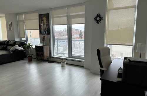 Lower Mount Royal Eigentumswohnung | Heart of Downtown Calgary, beside 17 ave, close to all city centre and trails
