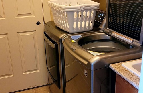 Hartford Haus | 2 story home on the outskirts of Hartford minutes from Women's US Open.