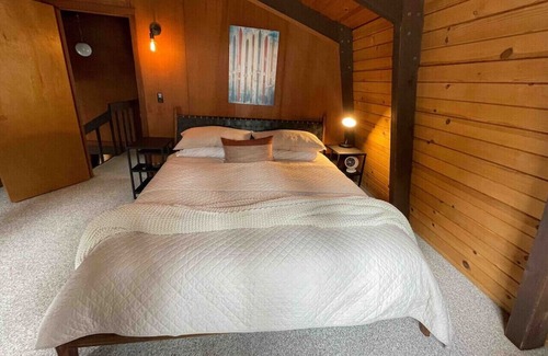 Lake Forest Kabine | Dollar Point Mountain Modern A-Frame!