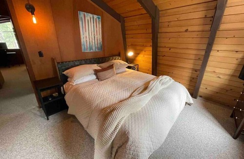 Lake Forest Kabine | Dollar Point Mountain Modern A-Frame!