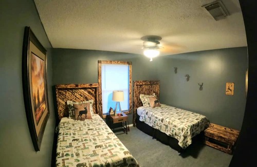 Karnack Haus | Bring the whole family to this great woodsy home w/ lots of room for fun!!