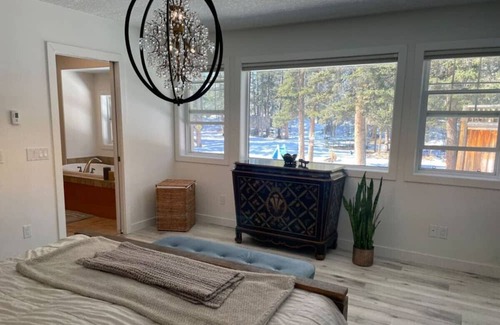 Redwood Meadows Haus | Welcome to Nezzie in the woods!