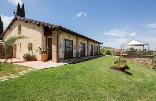 Cannara Wohnung | L’Olmo Agriturismo di charme-The Sunrise suite with breathtaking view of Assisi.